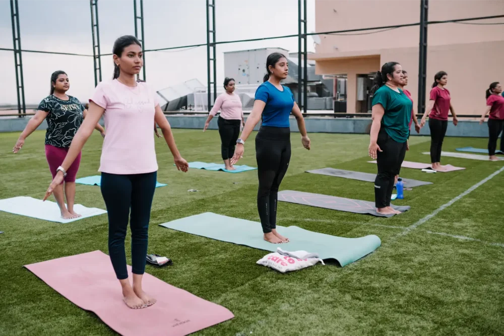 Outdoor Yoga vs Indoor Yoga